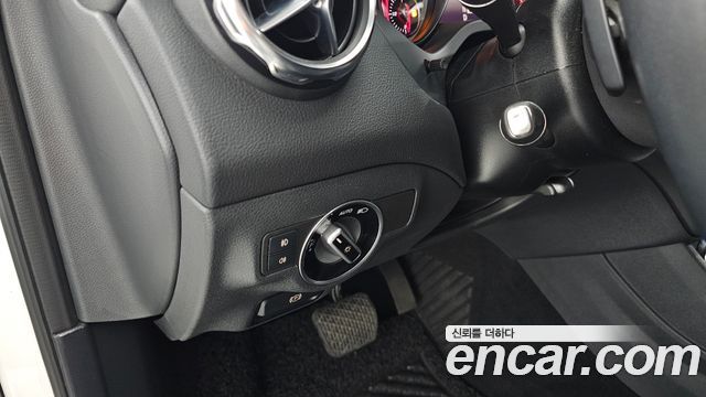 Mercedes-Benz GLA-Class GLA220