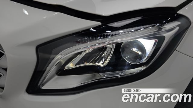 Mercedes-Benz GLA-Class GLA220