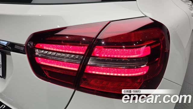 Mercedes-Benz GLA-Class GLA220