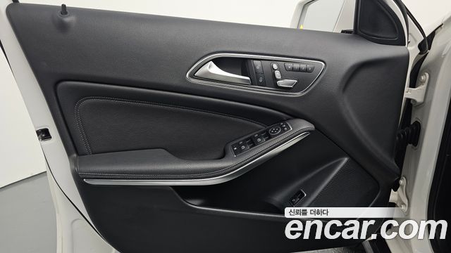 Mercedes-Benz GLA-Class GLA220
