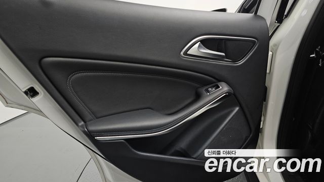 Mercedes-Benz GLA-Class GLA220