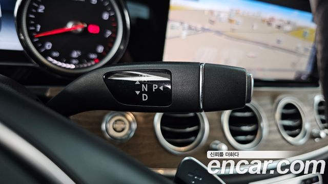 Mercedes-Benz E-Class E300 4MATIC Exclusive Standard
