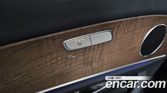 Mercedes-Benz E-Class E300 4MATIC Exclusive Standard