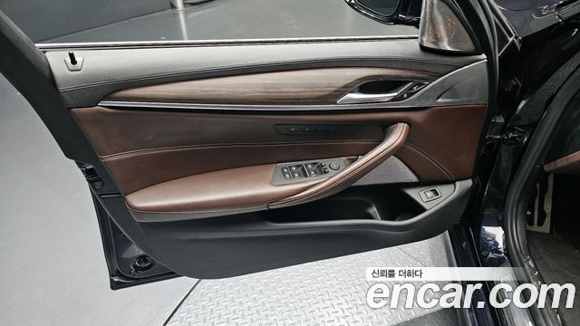 BMW 5-Series 530i xDrive M Sport Package Plus