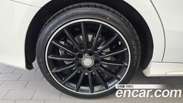 Mercedes-Benz CLA-Class CLA250 4MATIC AMG Line