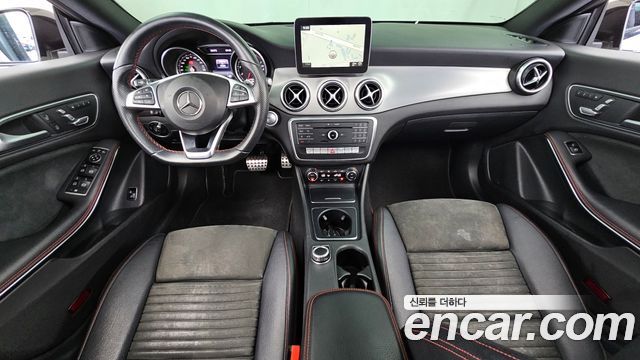 Mercedes-Benz CLA-Class CLA250 4MATIC AMG Line