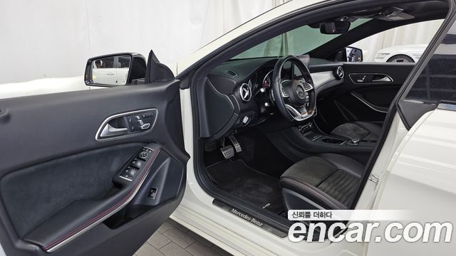 Mercedes-Benz CLA-Class CLA250 4MATIC AMG Line