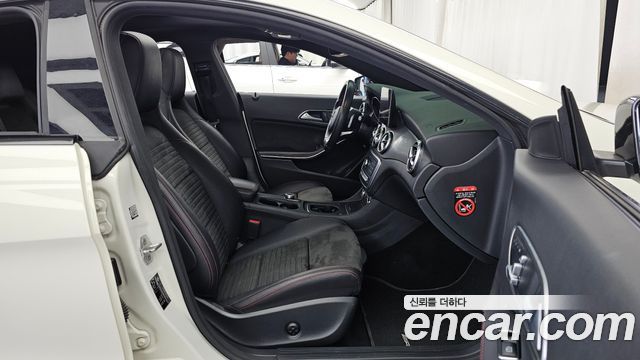 Mercedes-Benz CLA-Class CLA250 4MATIC AMG Line