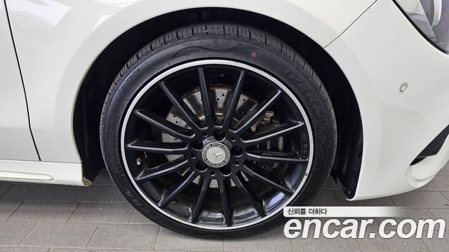 Mercedes-Benz CLA-Class CLA250 4MATIC AMG Line