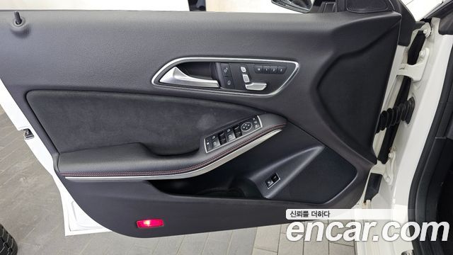 Mercedes-Benz CLA-Class CLA250 4MATIC AMG Line