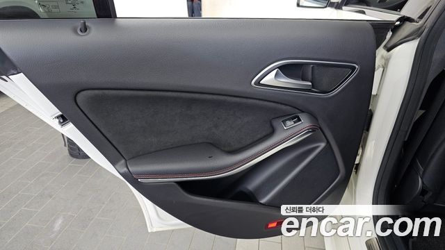 Mercedes-Benz CLA-Class CLA250 4MATIC AMG Line