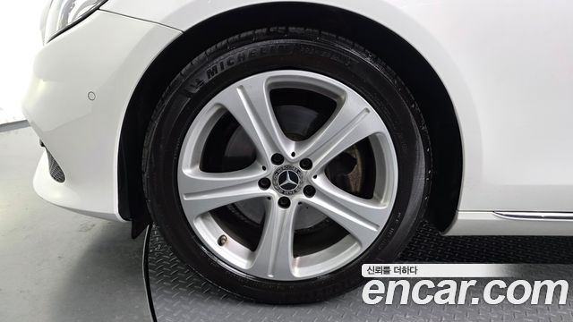 Mercedes-Benz E-Class E200 Avantgarde