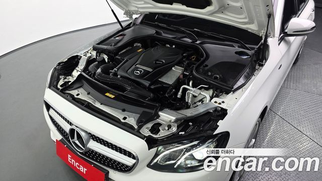 Mercedes-Benz E-Class E200 Avantgarde