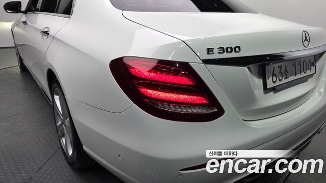 Mercedes-Benz E-Class E200 Avantgarde