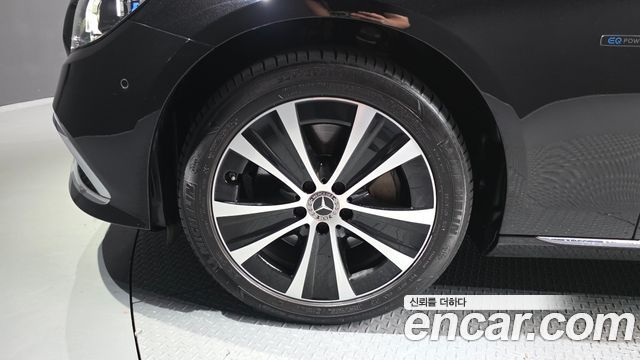 Mercedes-Benz E-Class E300e 4MATIC Exclusive