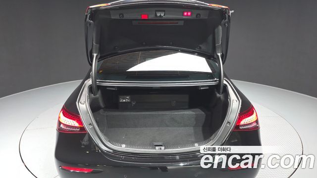 Mercedes-Benz E-Class E300e 4MATIC Exclusive