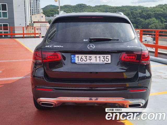 Mercedes-Benz GLC-Class GLC300e 4MATIC