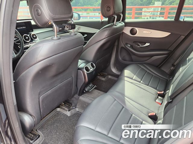 Mercedes-Benz GLC-Class GLC300e 4MATIC