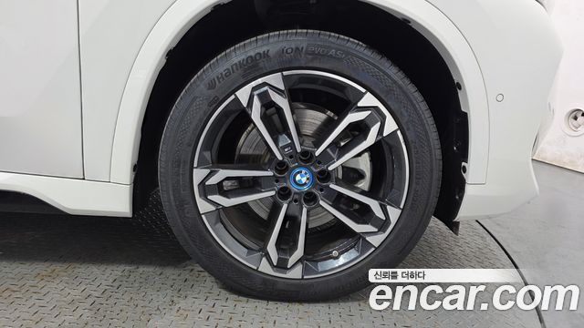 BMW iX1 xDrive 30 M Sport