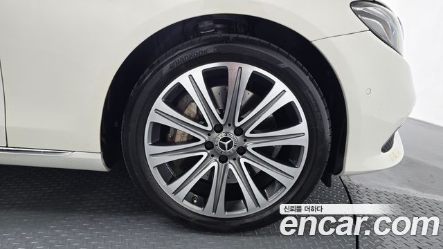 Mercedes-Benz E-Class E400 4MATIC Exclusive