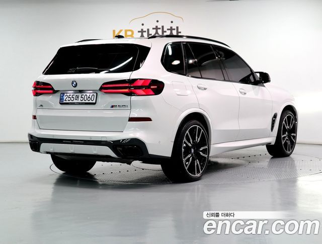 BMW X5 M60i