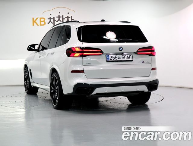 BMW X5 M60i