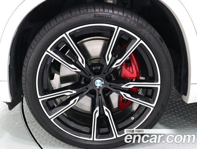 BMW X5 M60i