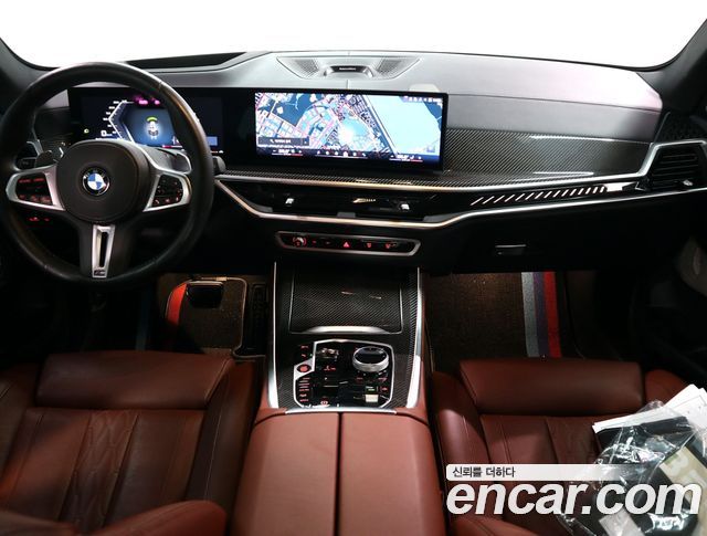BMW X5 M60i