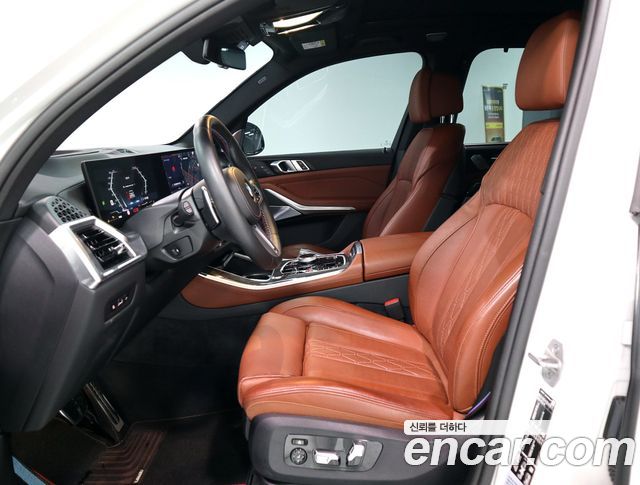 BMW X5 M60i