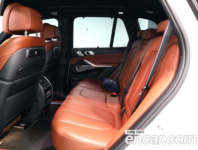 BMW X5 M60i