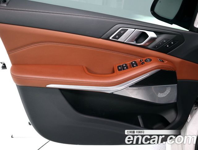 BMW X5 M60i