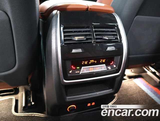BMW X5 M60i