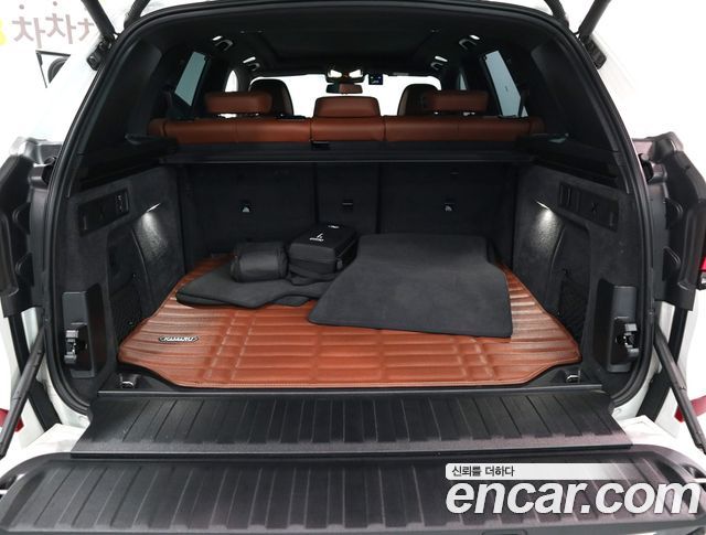 BMW X5 M60i