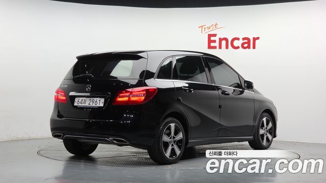Mercedes-Benz B-Class B220
