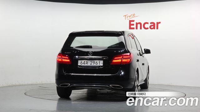 Mercedes-Benz B-Class B220