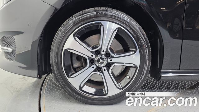 Mercedes-Benz B-Class B220
