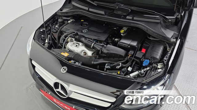 Mercedes-Benz B-Class B220
