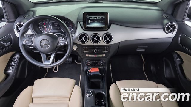 Mercedes-Benz B-Class B220