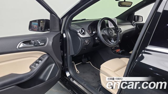 Mercedes-Benz B-Class B220