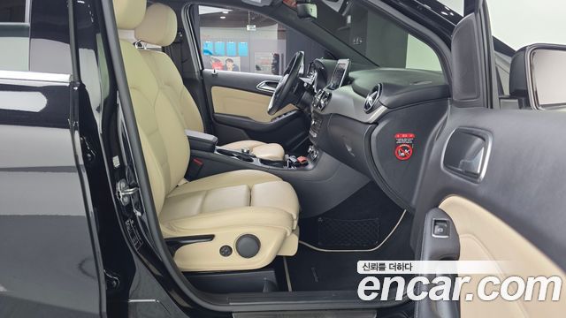 Mercedes-Benz B-Class B220