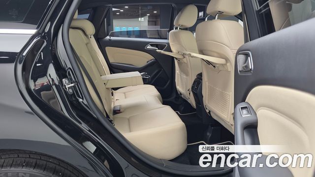 Mercedes-Benz B-Class B220