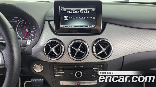 Mercedes-Benz B-Class B220
