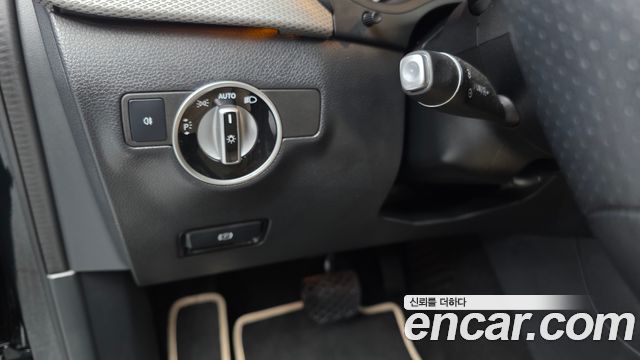 Mercedes-Benz B-Class B220