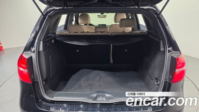 Mercedes-Benz B-Class B220