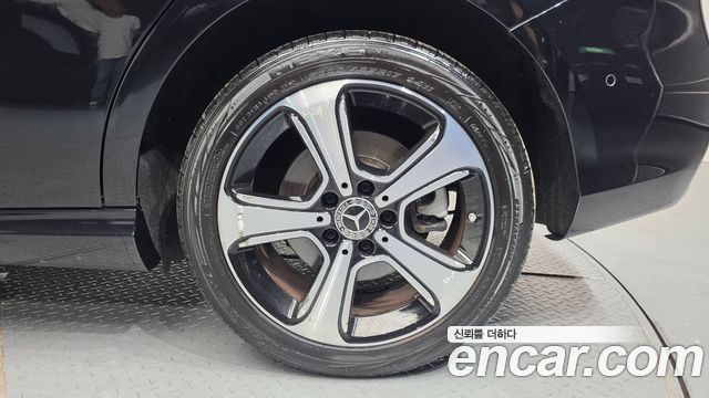 Mercedes-Benz B-Class B220