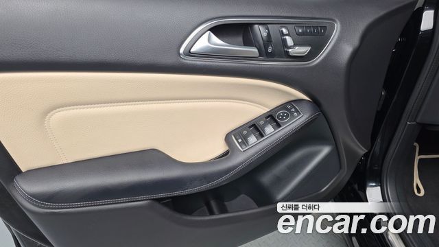 Mercedes-Benz B-Class B220