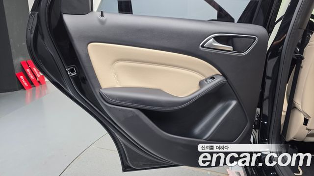 Mercedes-Benz B-Class B220