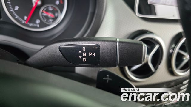Mercedes-Benz B-Class B220
