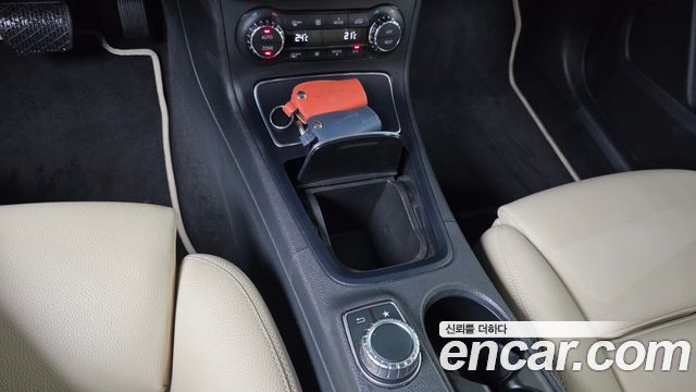 Mercedes-Benz B-Class B220