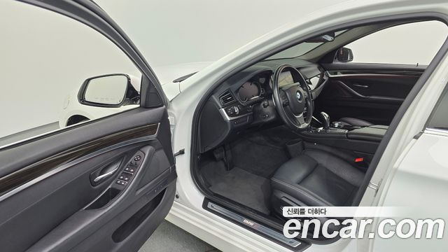 BMW 5-Series 528i Luxury Plus